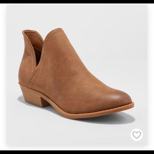 Brown booties Universal Threads size 8